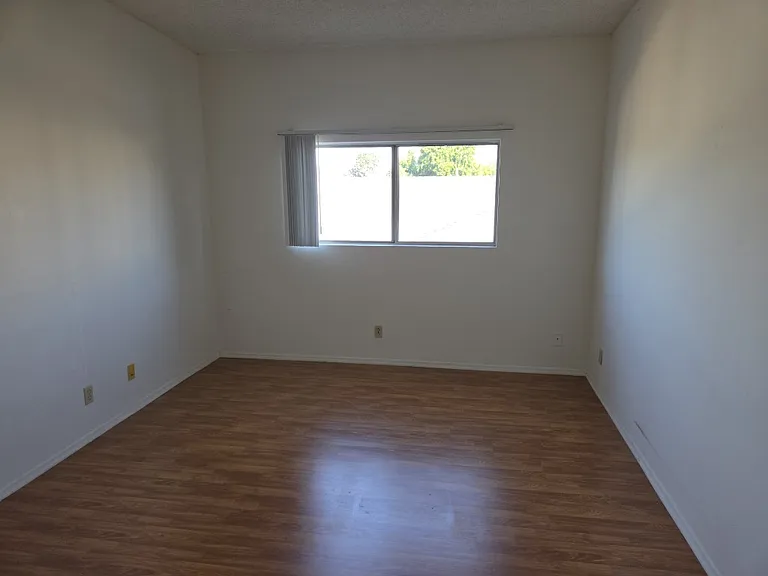 13561 Moorpark St — Photo 6