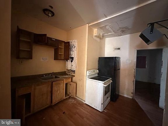 4th image of 2342 N Camac St