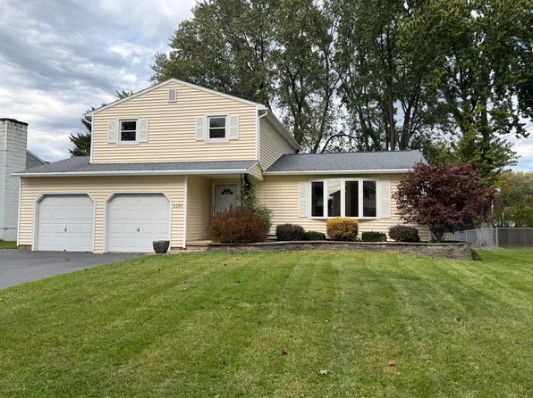 6189 Ridgecrest Dr, North Syracuse, NY 13212