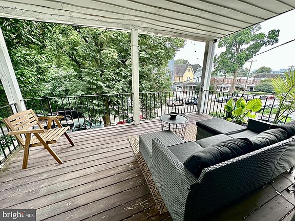 4th image of 275 Rochelle Ave #2