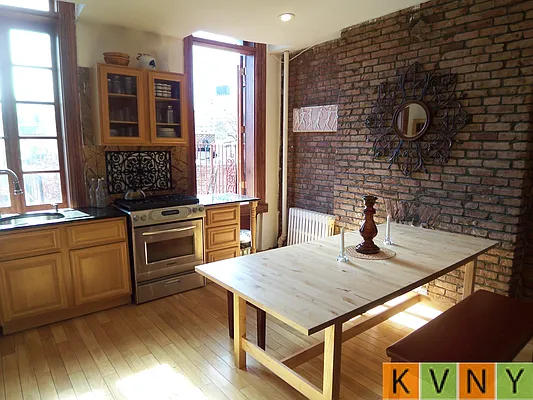 Rented by KVNY Soho | media 29