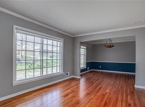5th image of 9543 Beverly Dr