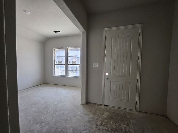 3rd image of 3008 Leopard Ln