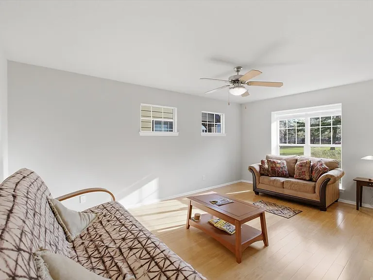 3519 SE Quayside St — Photo 4