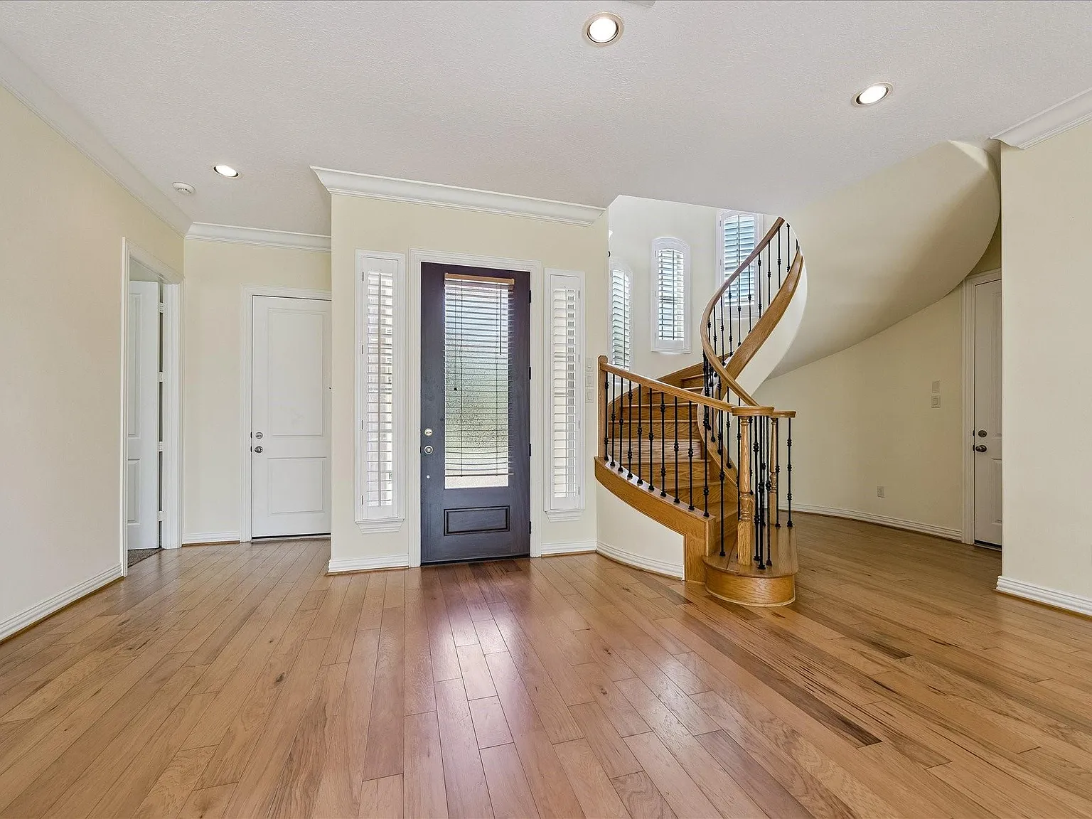5 bed, 7.0 bath, 4347 sqft, $5,500 — Photo 4