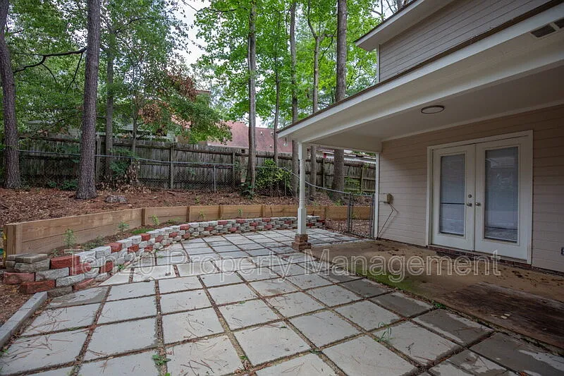 4 bed, 3.0 bath, 2420 sqft, $2,100 — Photo 3