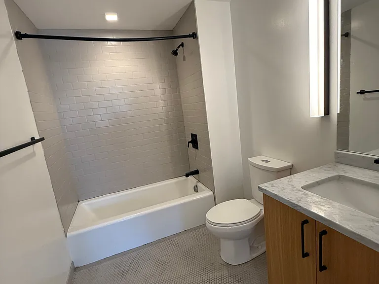 83-84 Gardner St #201L — Photo 9
