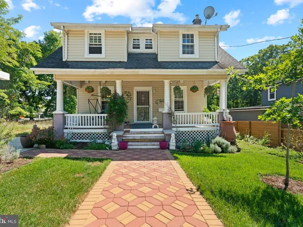 2818 Bruce Pl SE, Washington, DC 20020