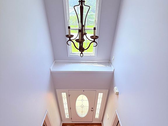 4th image of 188 E Ridge Court
