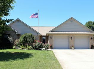 15744 Forest Ln, Findlay, OH 45840