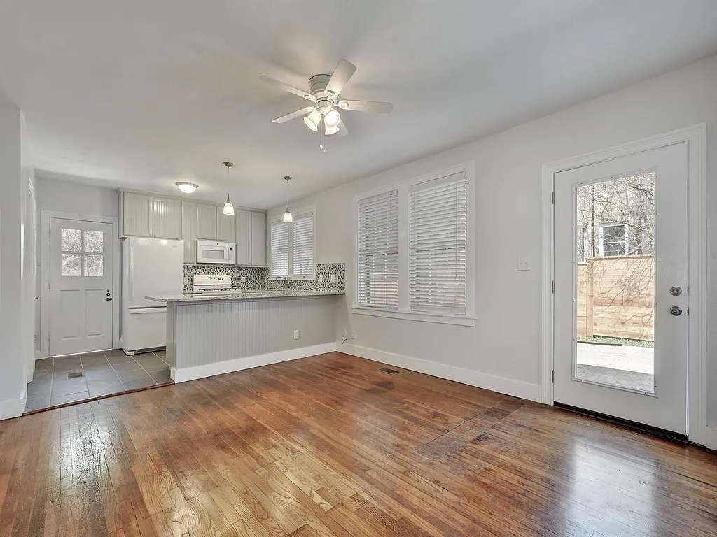6 bed, 2200 sqft, $9,000 — Photo 3