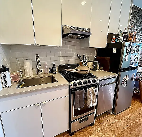 31 Carmine St #6 — Photo 2