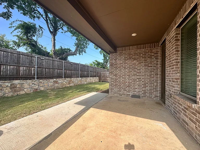 2609 Chevy Chase Dr — Photo 38