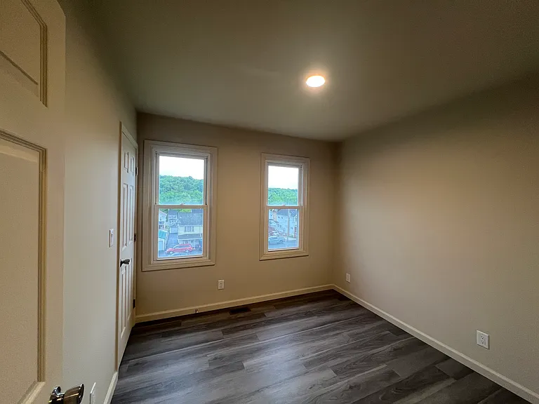 Bedroom, Upper Level