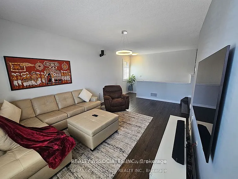 35 Cutts Cres — Photo 11