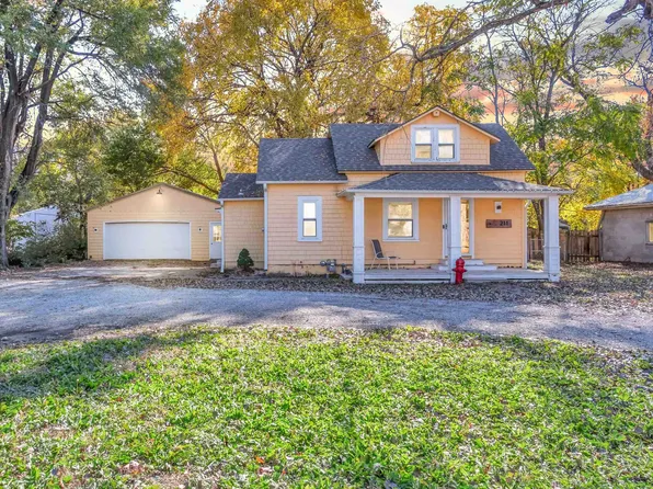 211 E Main St, Goessel, KS 67053