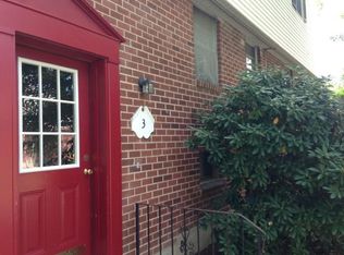 7 Fairview Dr APT 3-2, Danbury, CT 06810