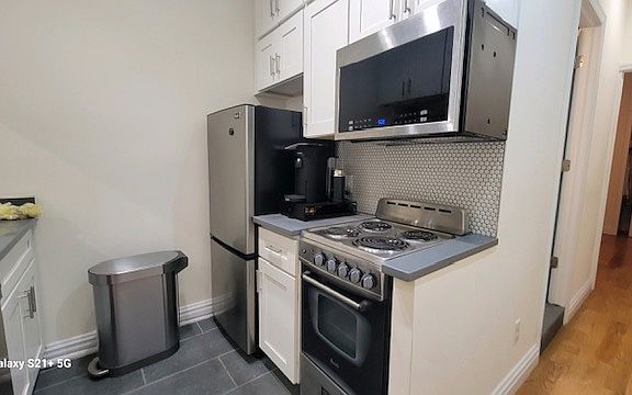 5th image of 7 Saint Marks Pl APT 2