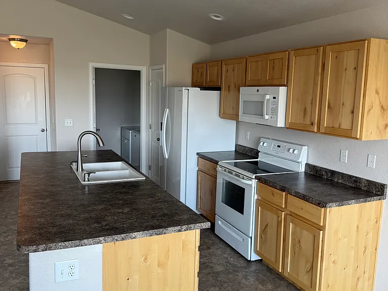 908 W Union Ave — Photo 25