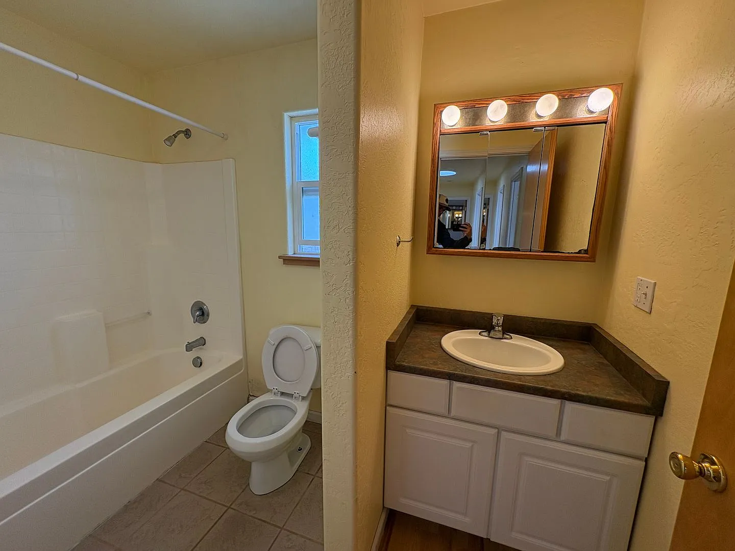 4 Bedroom, 2.5 Bathroom Home in Arcata — Photo 4