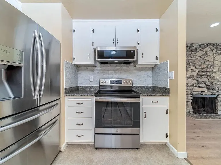 877 Miller Ave — Photo 8