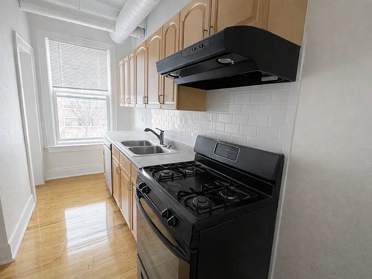 Brownstone — Photo 5