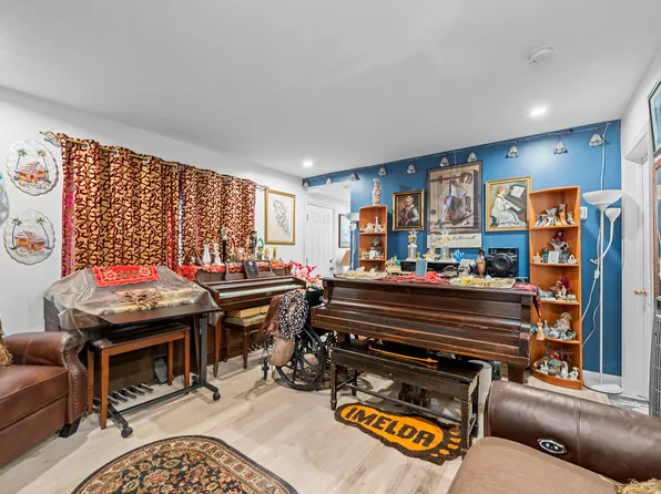 67-02 Almeda Avenue image 5 of 41