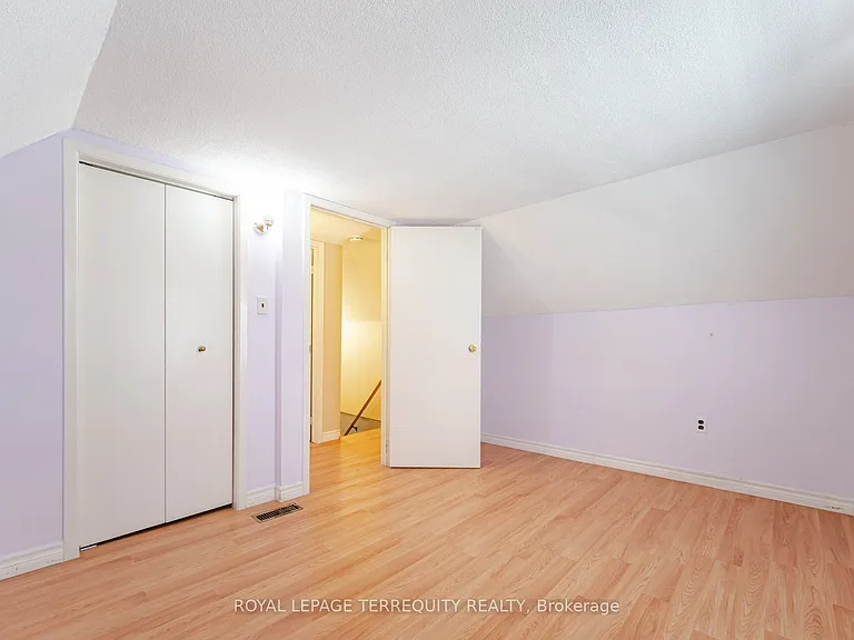 16 Royal Ave — Photo 26
