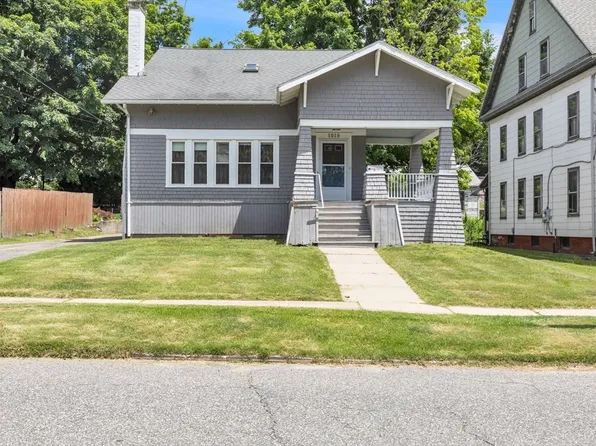 1019 Pine St, Palmer, MA 01069