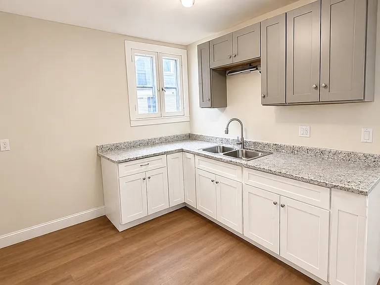 3037 N 1st St #UPPER — Photo 2
