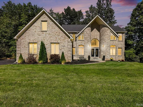 9984 Maple Valley Dr, Clarkston, MI 48348