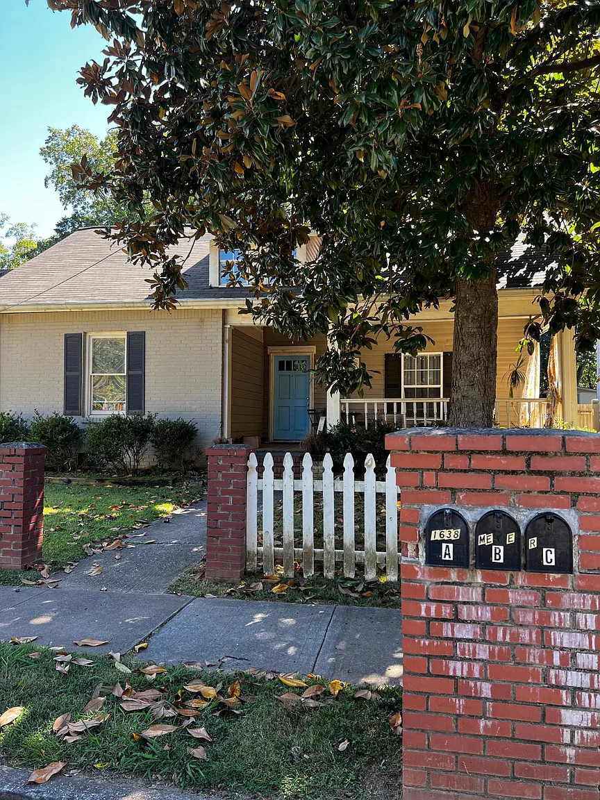 1638 Mercer Ave photo 1