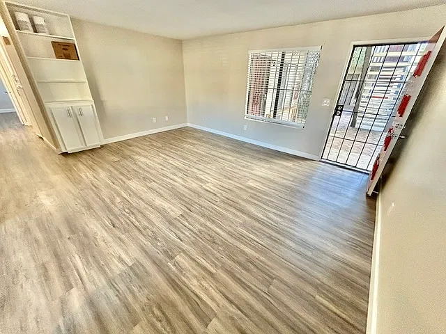 2 bed, 1.5 bath, 875 sqft, $2,295 — Photo 2