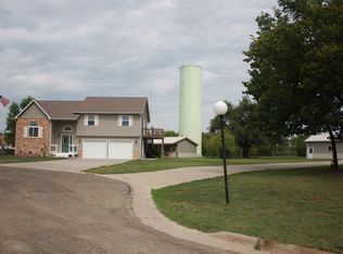 520 W 9th St, Chapman, KS 67431