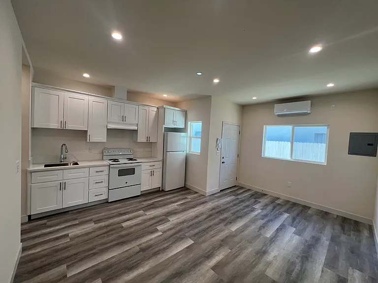 11616 Hamlin St #11620 — Photo 9
