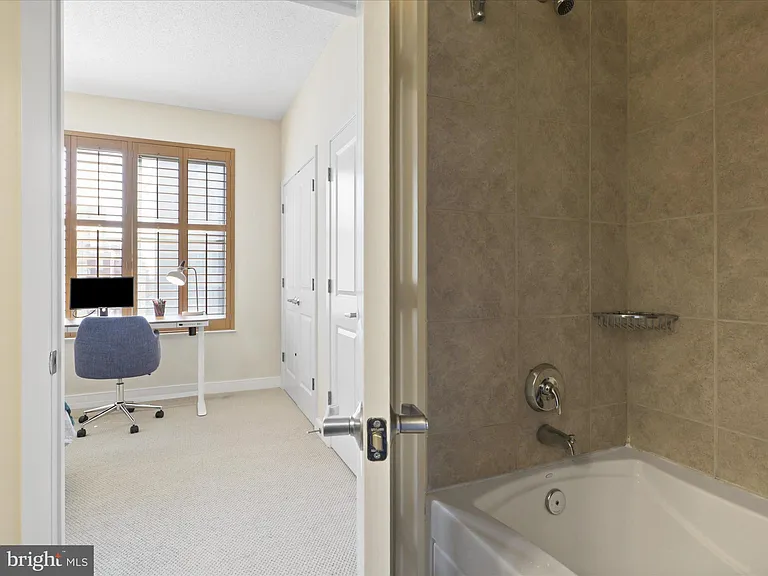 820 N Pollard St #511 — Photo 14
