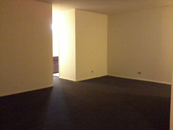 2nd image of 3825 N Pine Grove Ave APT 421