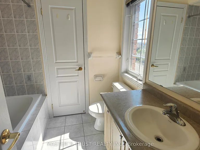 66 Starhill Cres — Photo 13