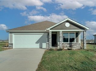 525 SE Laurel Dr, Blue Springs, MO 64014