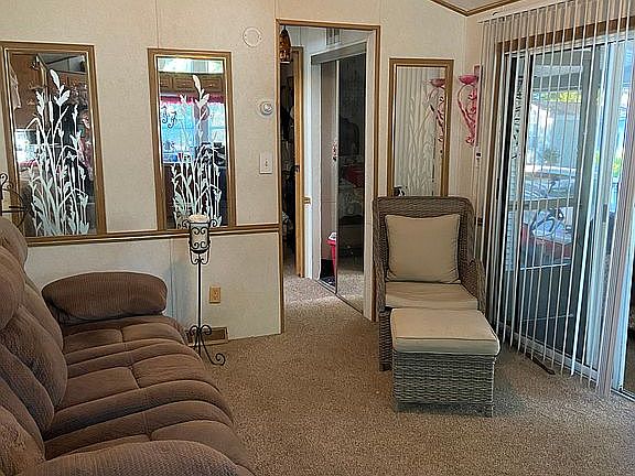 4th image of 839 Peacock Ln