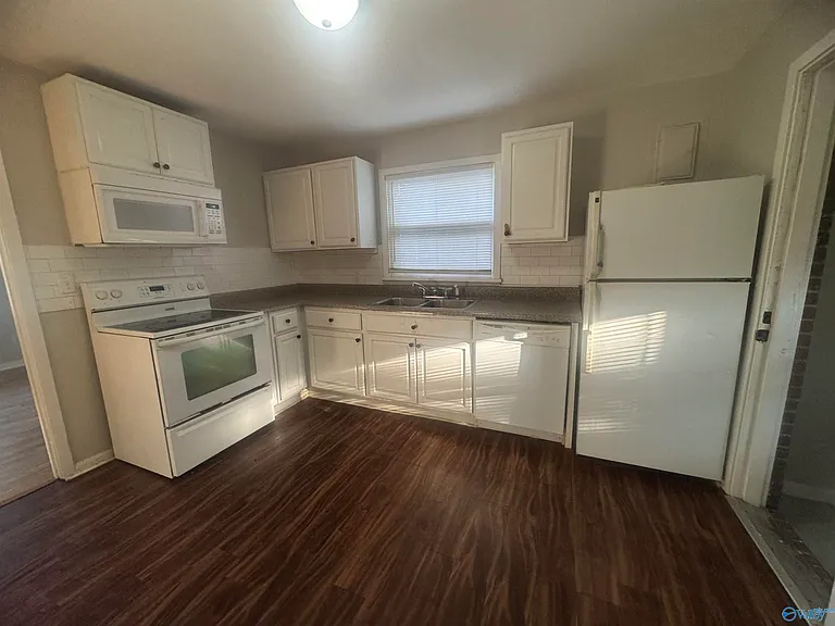 411 Ewing Dr — Photo 33
