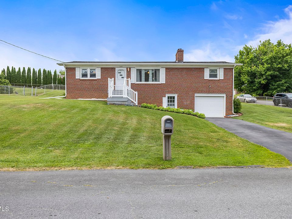 1st image of 325 Mount Area Dr