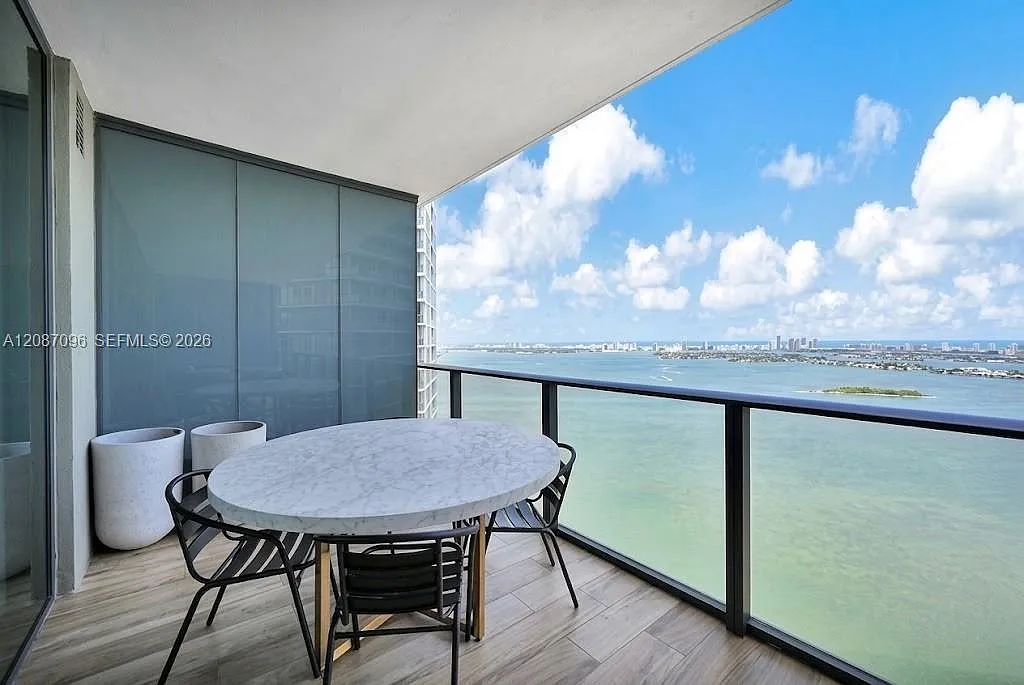Paraiso Bay Condo — Photo 1