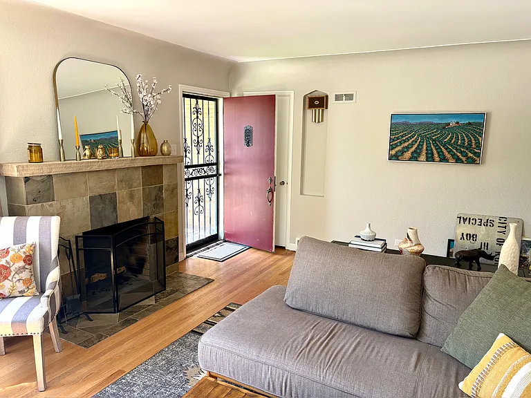 901 S Columbine St — Photo 2