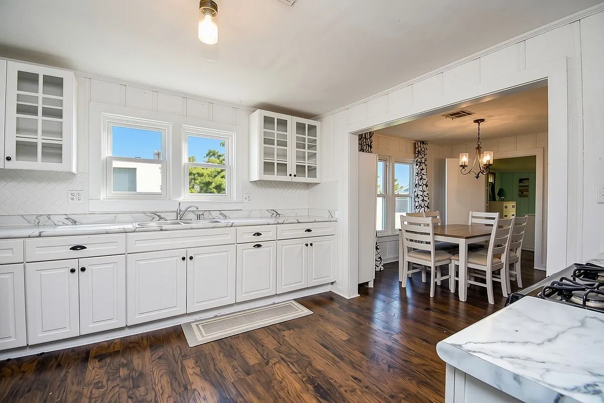 3 bed, 2.0 bath, 1297 sqft, $1,800 — Photo 4