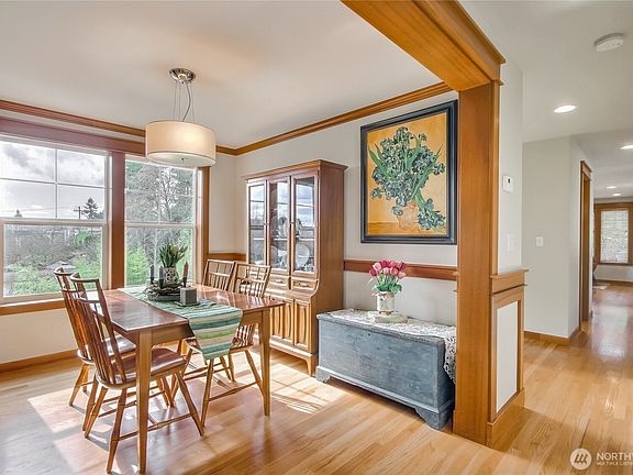 4th image of 4415 40th Avenue SW