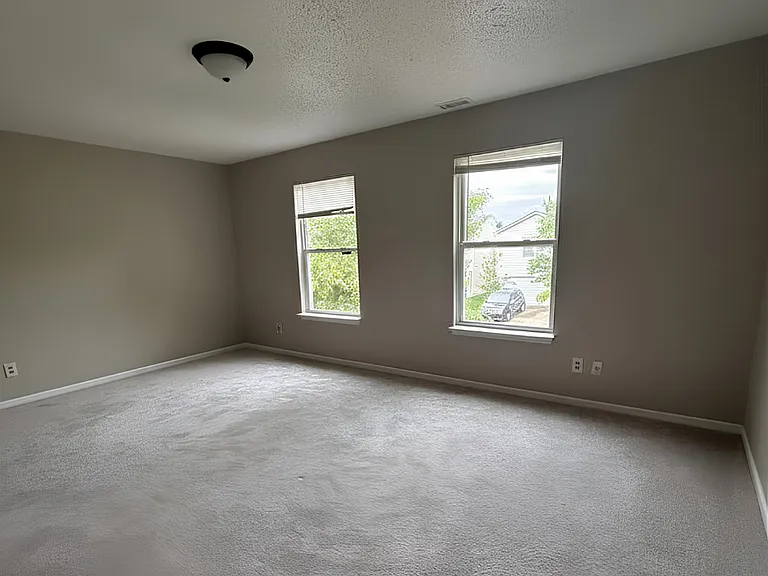 2219 Summer Breeze Way — Photo 9