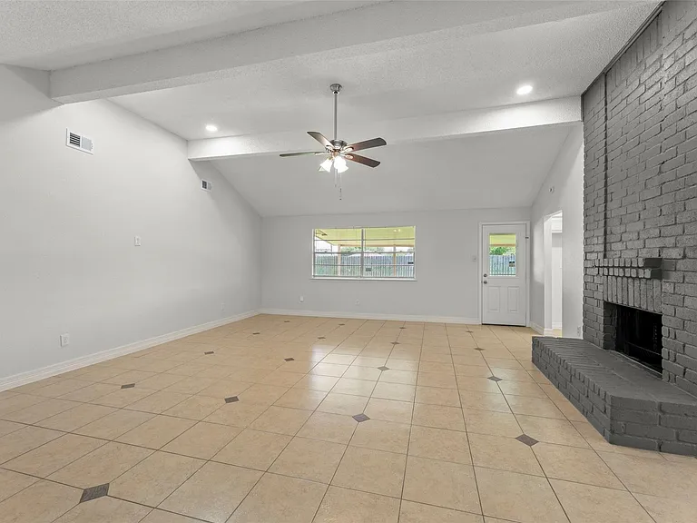 12402 Jaguar Dr — Photo 7