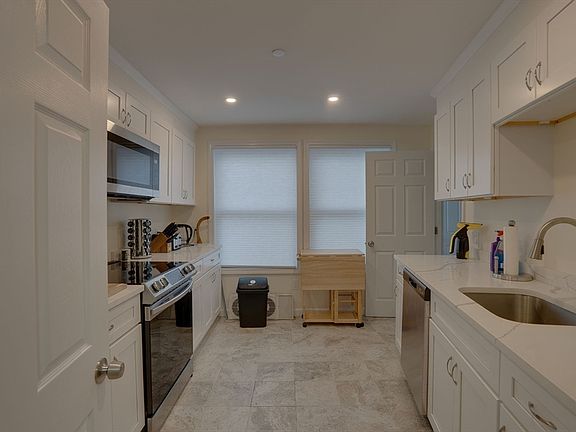 5th image of 1 Glenwood St APT 2