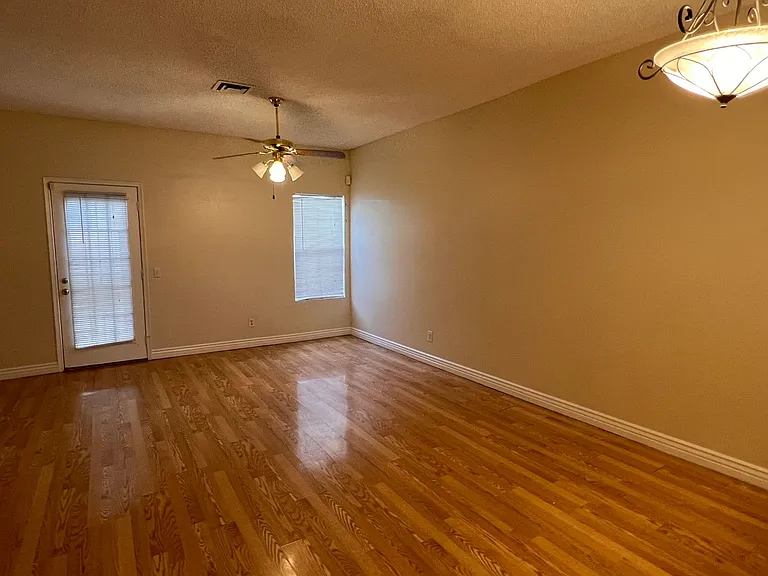 1970 N Hartford St #25 — Photo 8